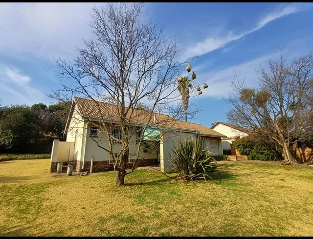 3 BEDROOM HOUSE FOR SALE IN DERSLEY